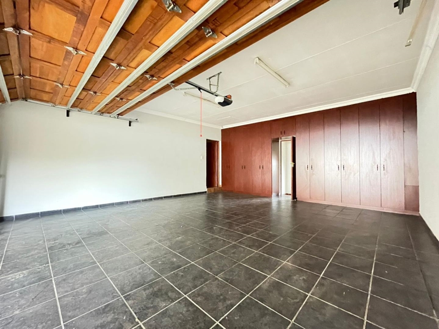 3 Bedroom Property for Sale in Rooihuiskraal North Gauteng