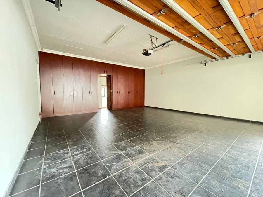 3 Bedroom Property for Sale in Rooihuiskraal North Gauteng