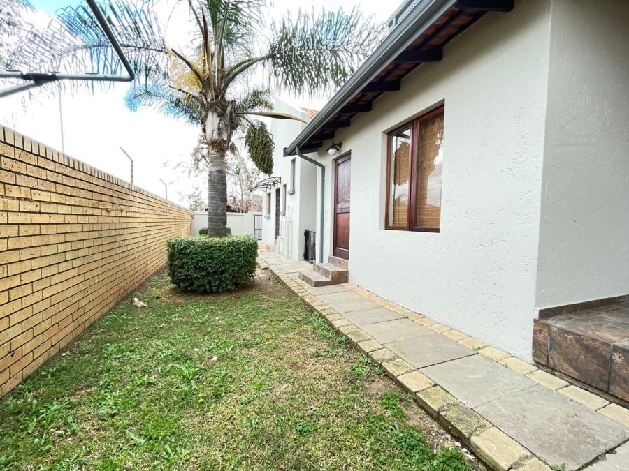 3 Bedroom Property for Sale in Rooihuiskraal North Gauteng