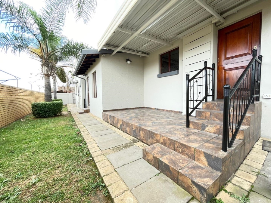 3 Bedroom Property for Sale in Rooihuiskraal North Gauteng