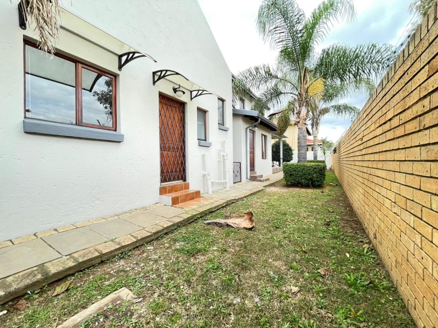 3 Bedroom Property for Sale in Rooihuiskraal North Gauteng