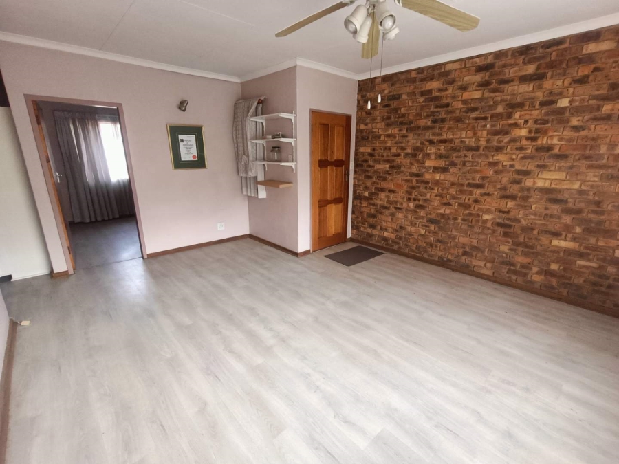 2 Bedroom Property for Sale in Wierdapark Gauteng