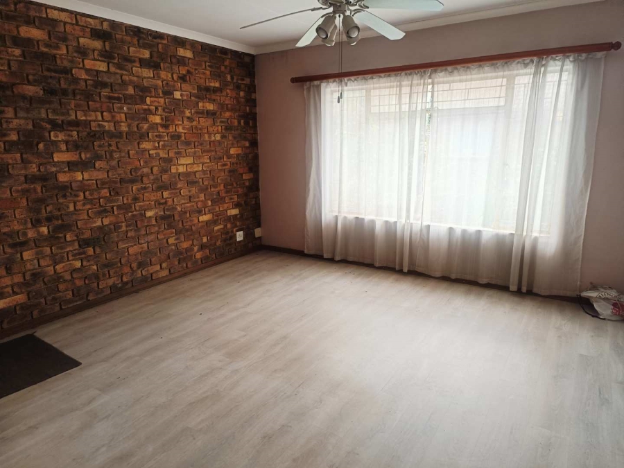 2 Bedroom Property for Sale in Wierdapark Gauteng