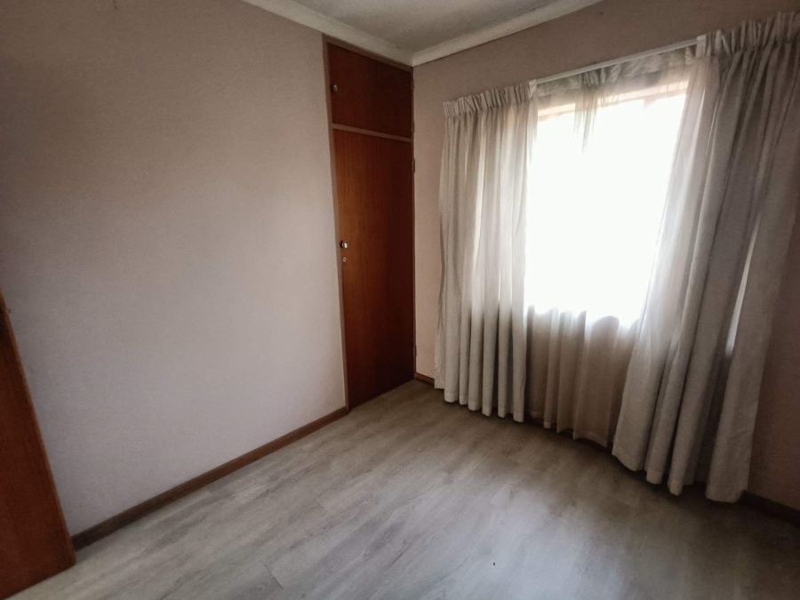 2 Bedroom Property for Sale in Wierdapark Gauteng