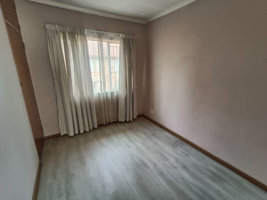 2 Bedroom Property for Sale in Wierdapark Gauteng