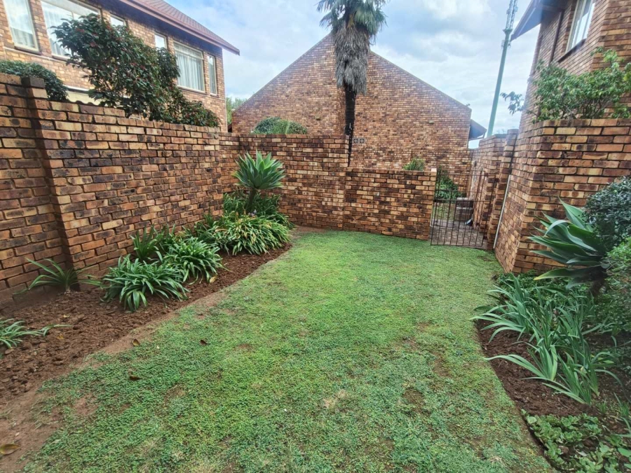 2 Bedroom Property for Sale in Wierdapark Gauteng