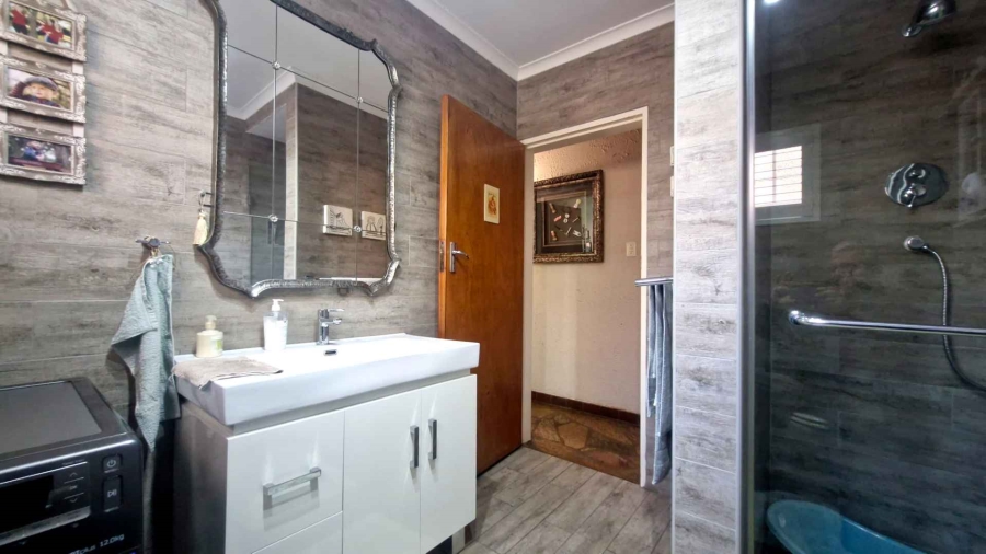 5 Bedroom Property for Sale in Rietondale Gauteng