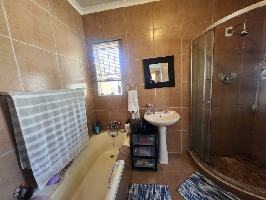 4 Bedroom Property for Sale in Randhart Gauteng