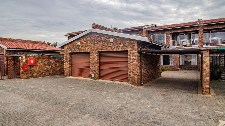 3 Bedroom Property for Sale in Brackenhurst Gauteng