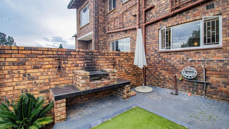 3 Bedroom Property for Sale in Brackenhurst Gauteng