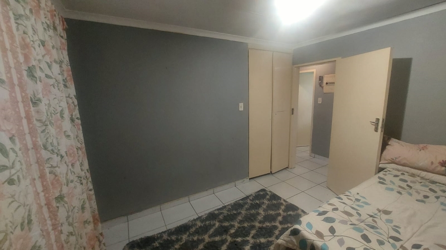 2 Bedroom Property for Sale in Tulisa Park Gauteng