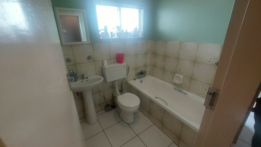 2 Bedroom Property for Sale in Tulisa Park Gauteng
