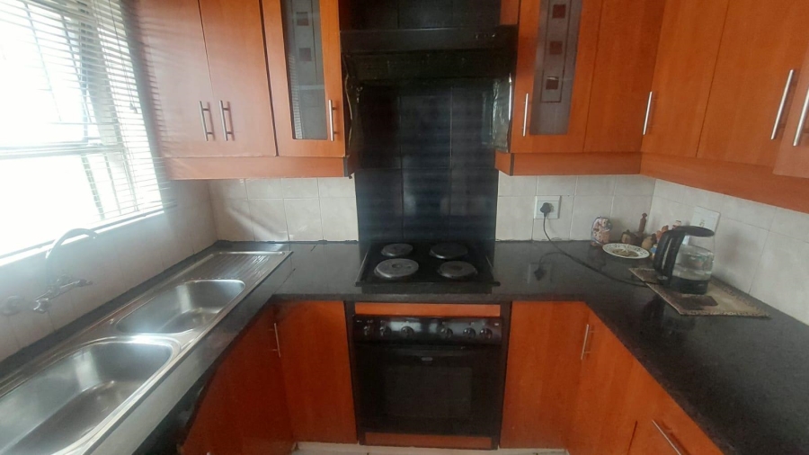 2 Bedroom Property for Sale in Tulisa Park Gauteng