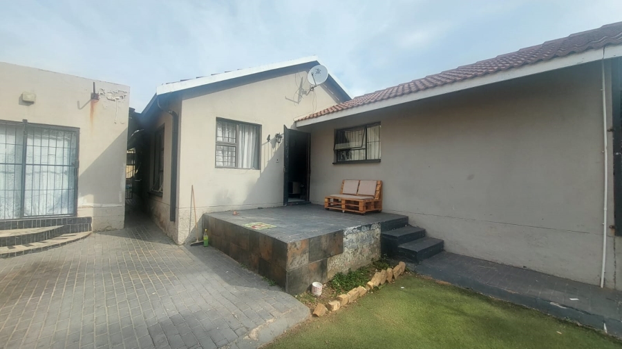 2 Bedroom Property for Sale in Tulisa Park Gauteng
