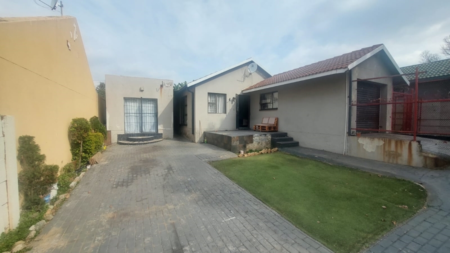 2 Bedroom Property for Sale in Tulisa Park Gauteng