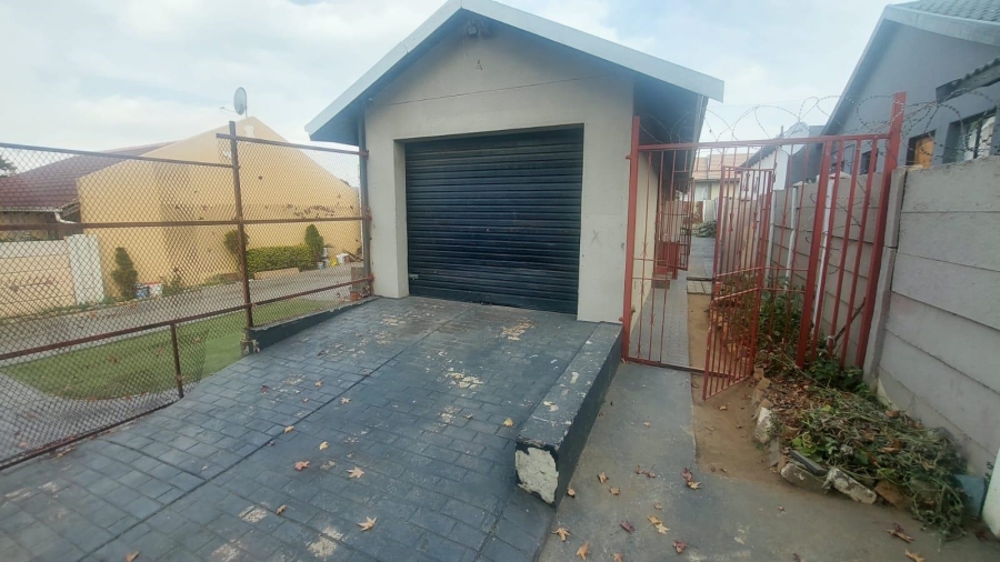 2 Bedroom Property for Sale in Tulisa Park Gauteng