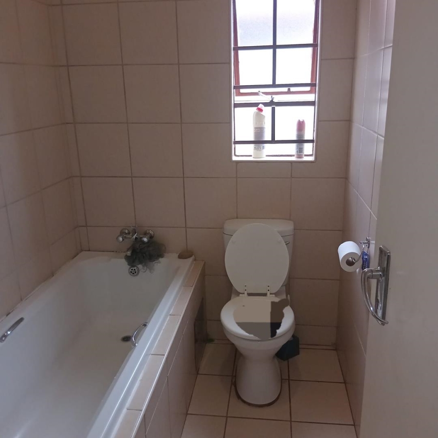 3 Bedroom Property for Sale in Clayville Gauteng