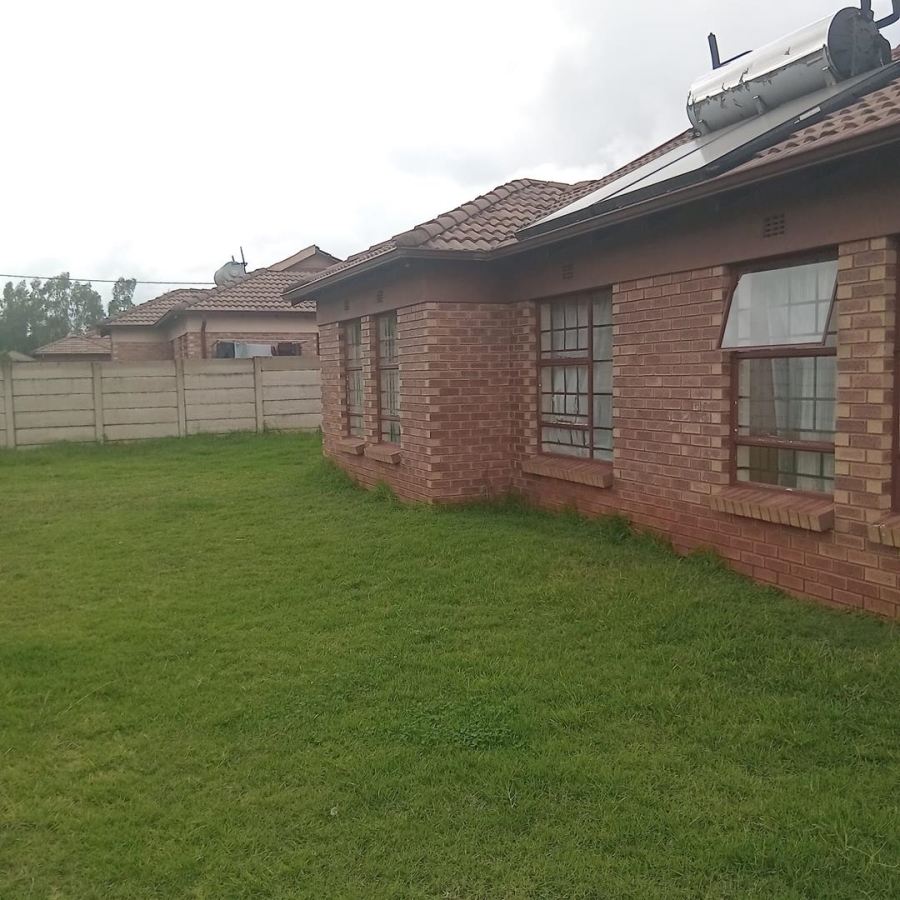 3 Bedroom Property for Sale in Clayville Gauteng