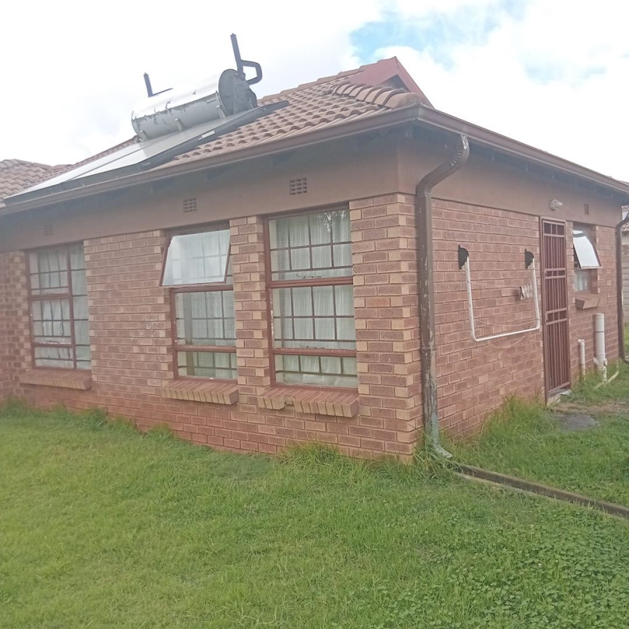 3 Bedroom Property for Sale in Clayville Gauteng