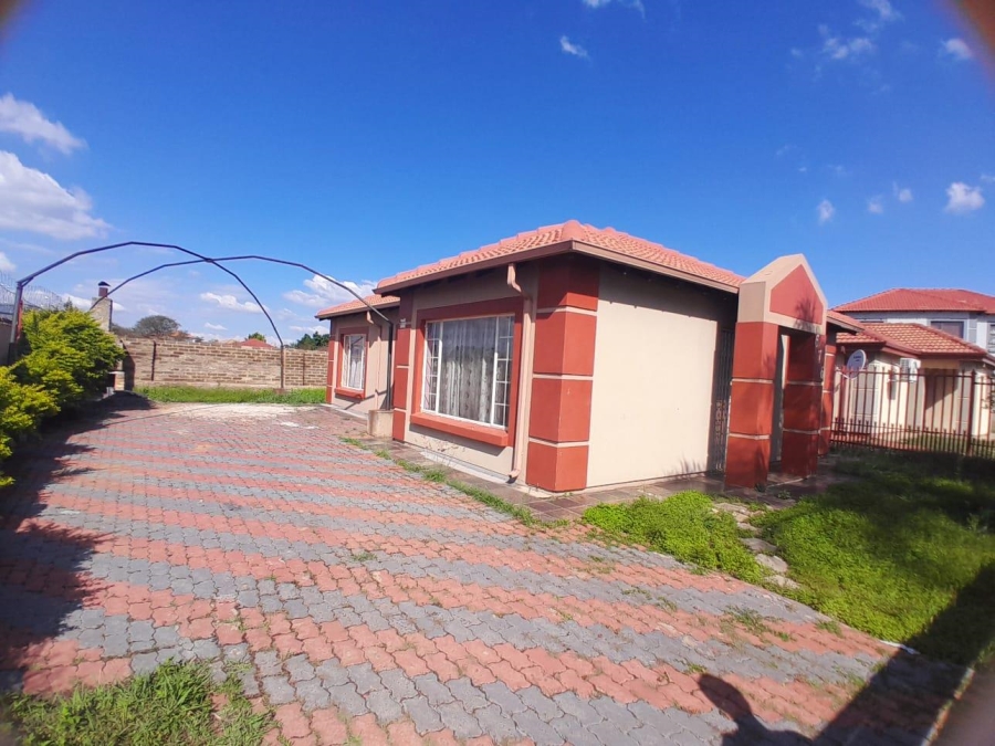 3 Bedroom Property for Sale in Rosslyn Gauteng