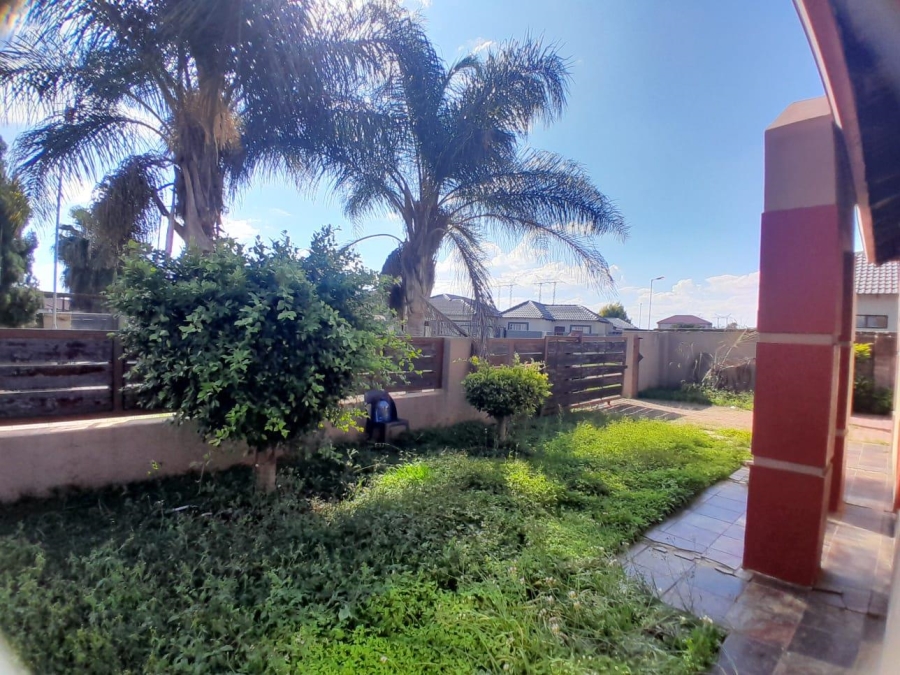 3 Bedroom Property for Sale in Rosslyn Gauteng
