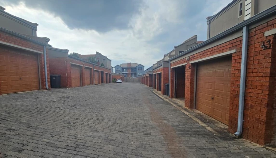 2 Bedroom Property for Sale in Little Falls Gauteng