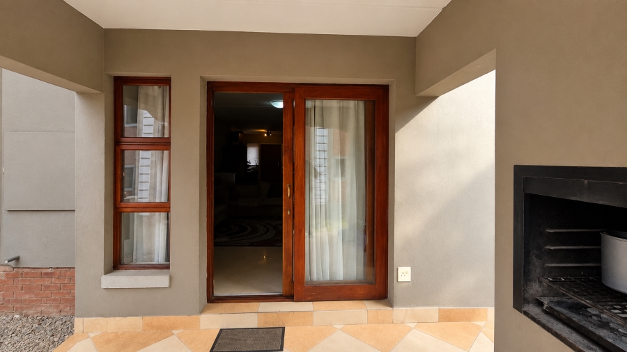 2 Bedroom Property for Sale in Little Falls Gauteng