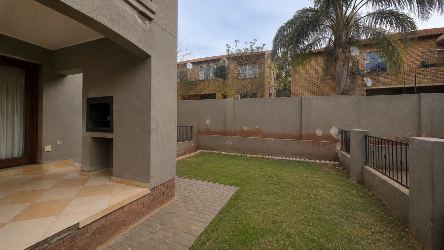 2 Bedroom Property for Sale in Little Falls Gauteng