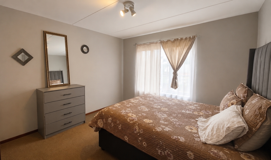 2 Bedroom Property for Sale in Little Falls Gauteng
