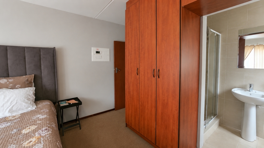 2 Bedroom Property for Sale in Little Falls Gauteng