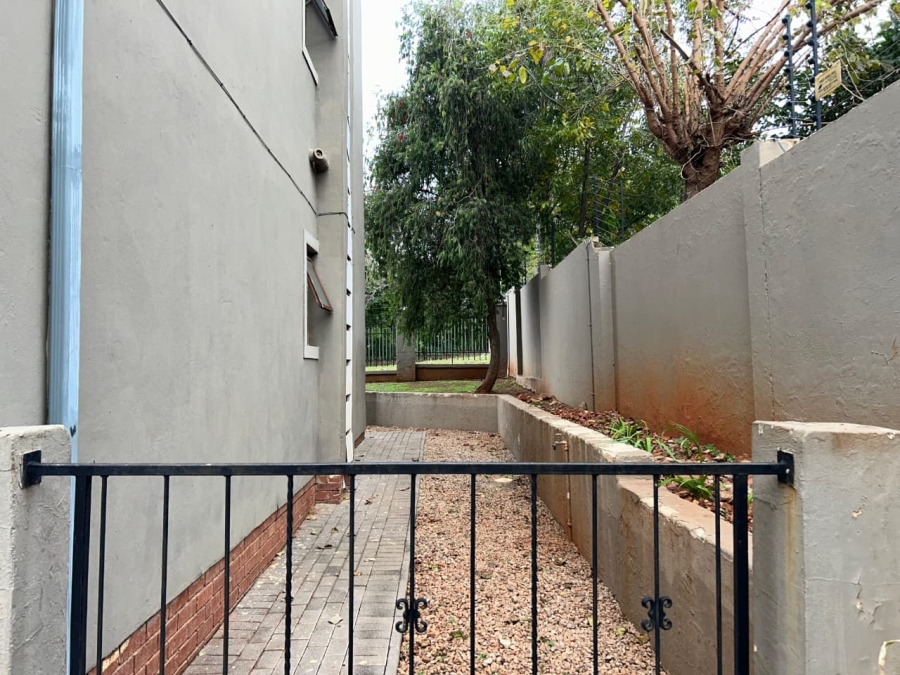 2 Bedroom Property for Sale in Little Falls Gauteng