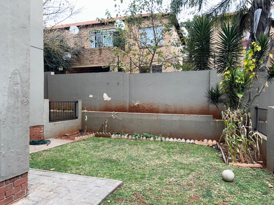 2 Bedroom Property for Sale in Little Falls Gauteng