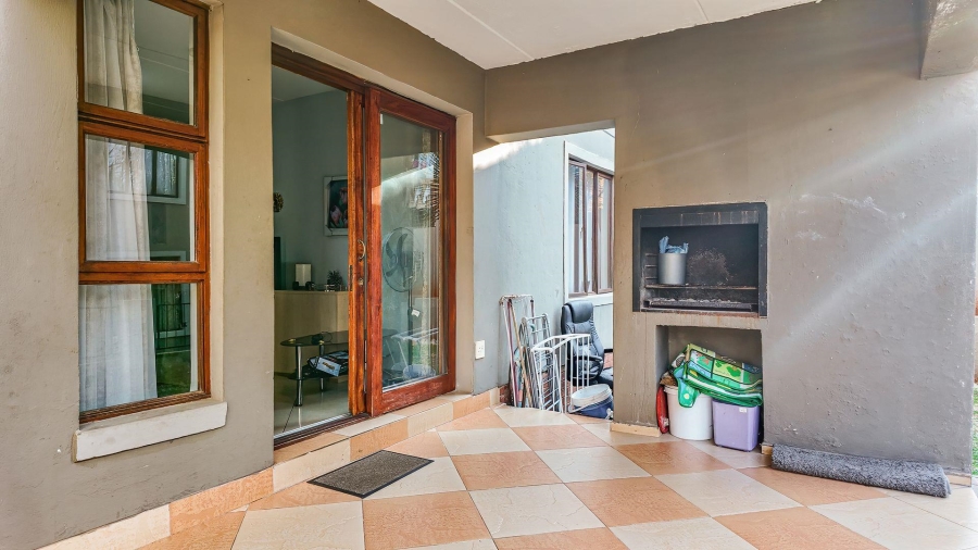 2 Bedroom Property for Sale in Little Falls Gauteng