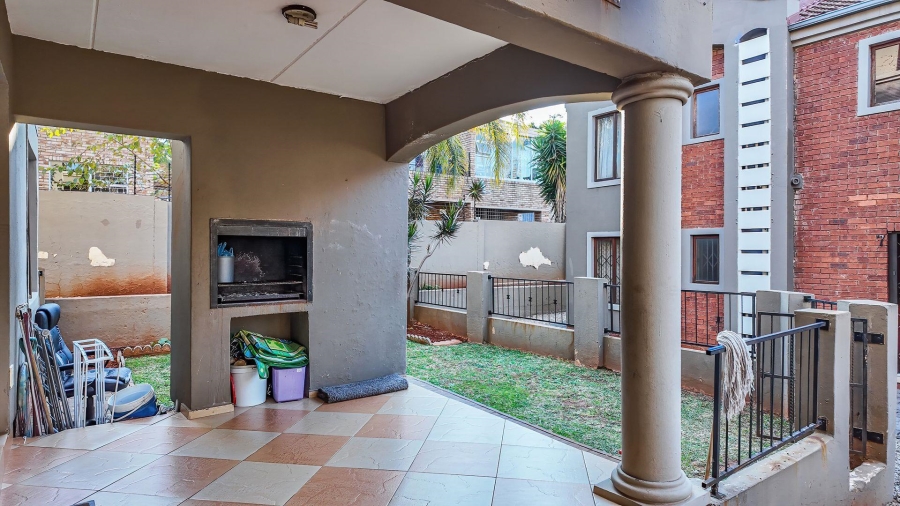 2 Bedroom Property for Sale in Little Falls Gauteng