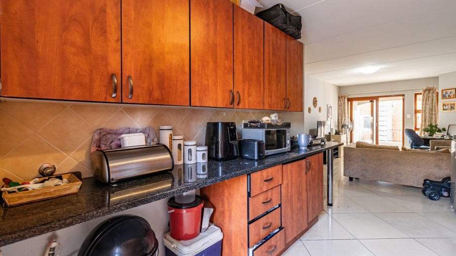 2 Bedroom Property for Sale in Little Falls Gauteng