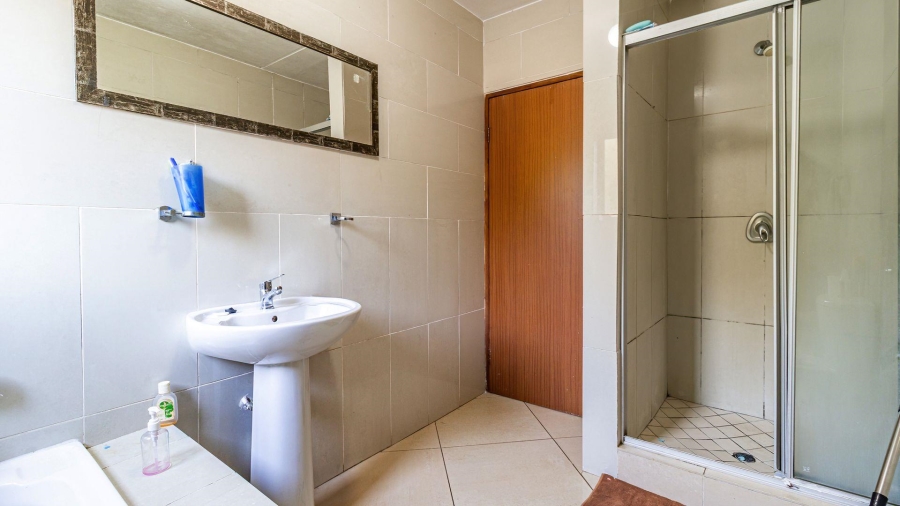 2 Bedroom Property for Sale in Little Falls Gauteng