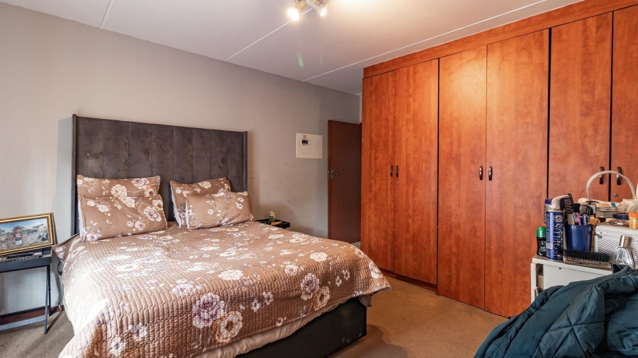 2 Bedroom Property for Sale in Little Falls Gauteng