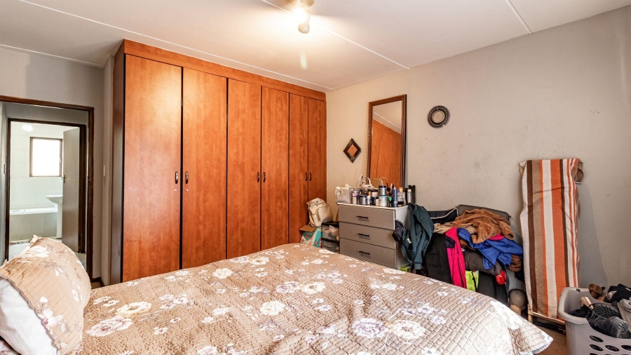2 Bedroom Property for Sale in Little Falls Gauteng