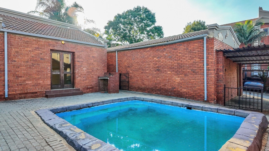 2 Bedroom Property for Sale in Little Falls Gauteng