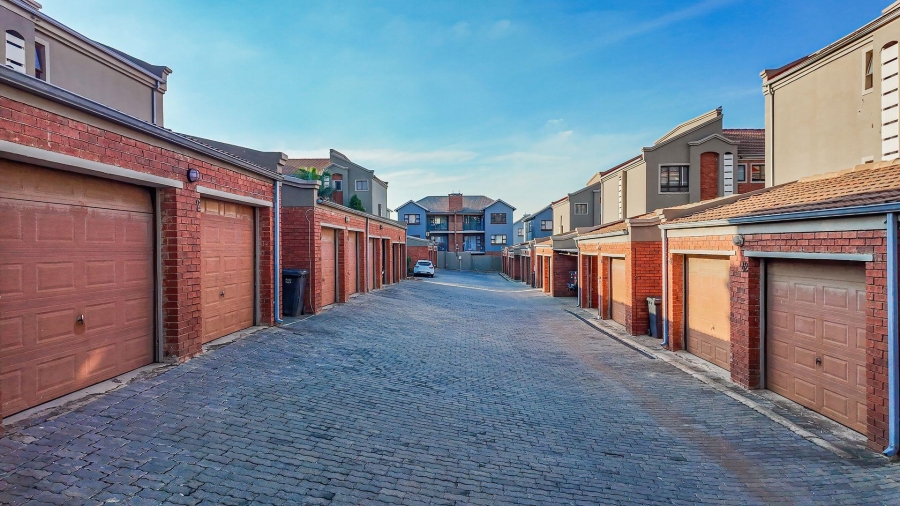 2 Bedroom Property for Sale in Little Falls Gauteng