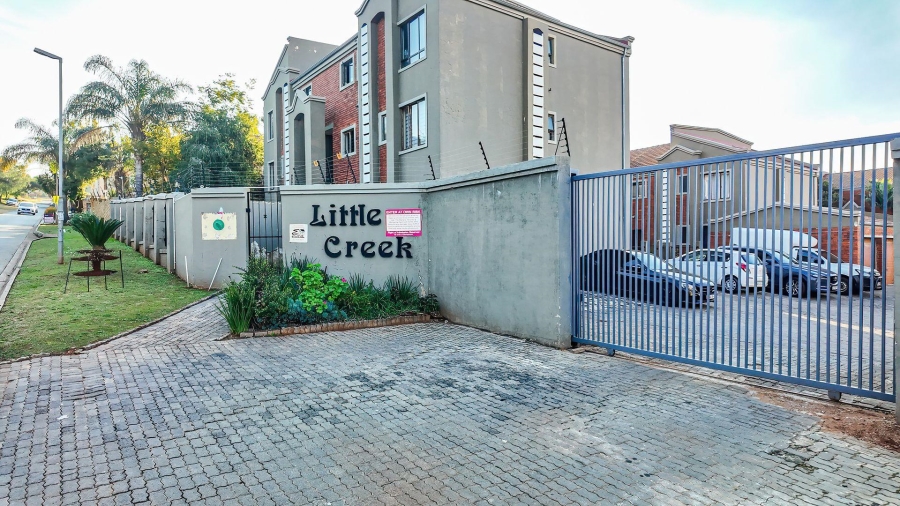 2 Bedroom Property for Sale in Little Falls Gauteng