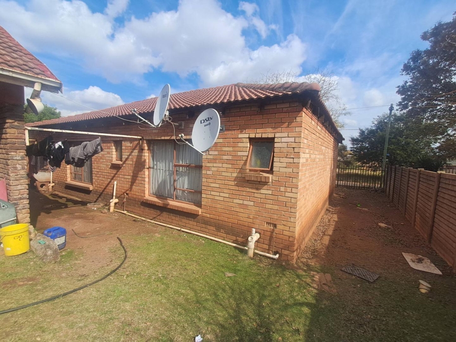 3 Bedroom Property for Sale in Clayville Gauteng