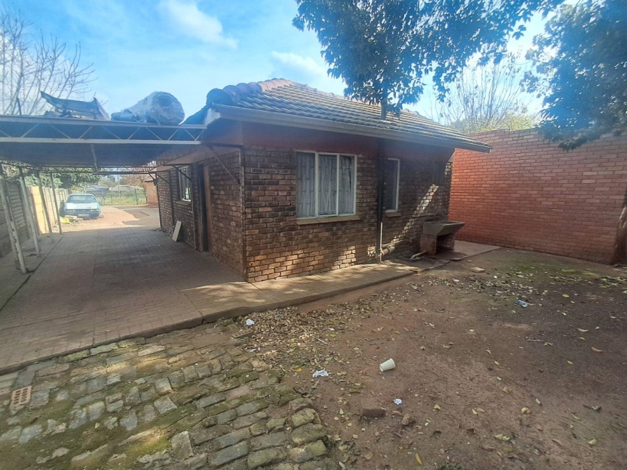 3 Bedroom Property for Sale in Clayville Gauteng