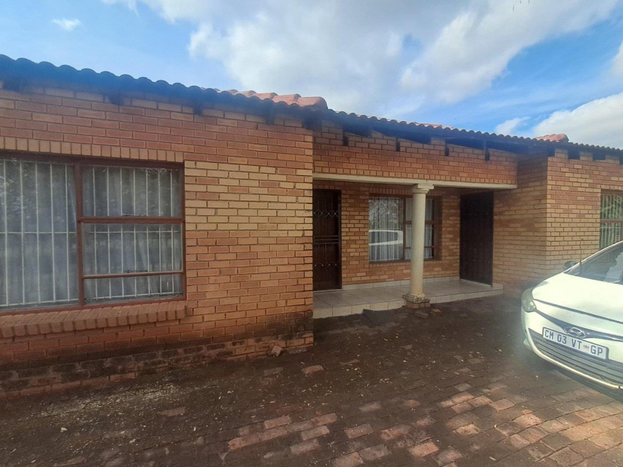 3 Bedroom Property for Sale in Clayville Gauteng
