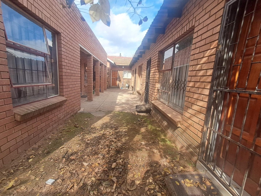 3 Bedroom Property for Sale in Clayville Gauteng
