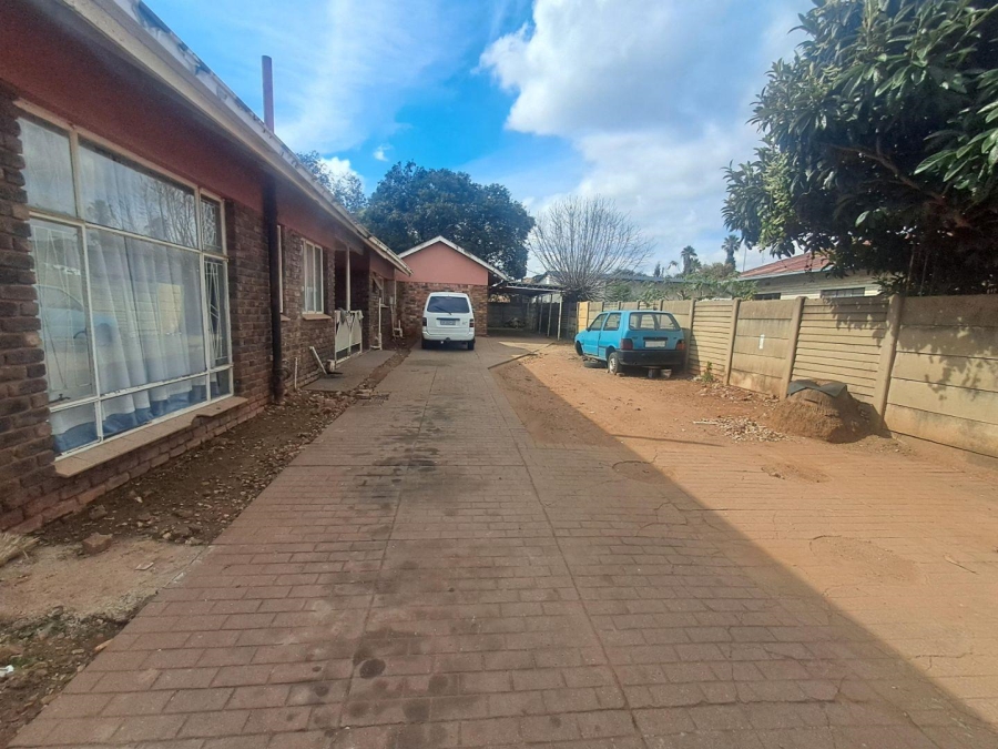 3 Bedroom Property for Sale in Clayville Gauteng