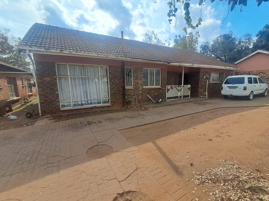 3 Bedroom Property for Sale in Clayville Gauteng