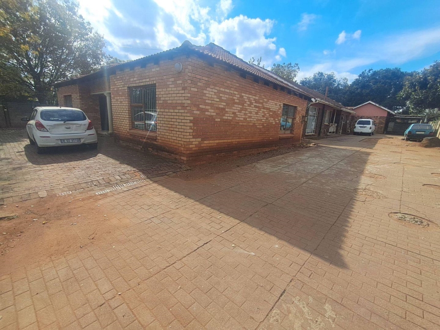 3 Bedroom Property for Sale in Clayville Gauteng