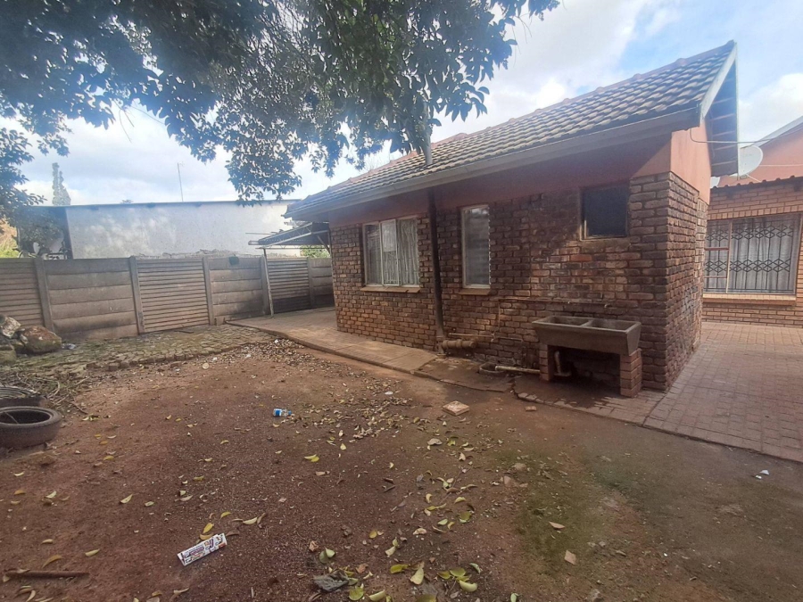 3 Bedroom Property for Sale in Clayville Gauteng