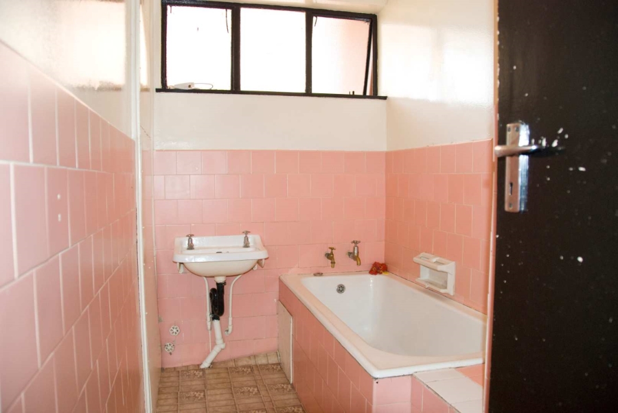 To Let 2 Bedroom Property for Rent in Hillbrow Gauteng